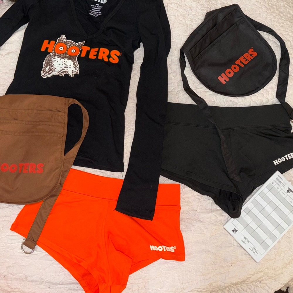HOOTERS UNIFROM